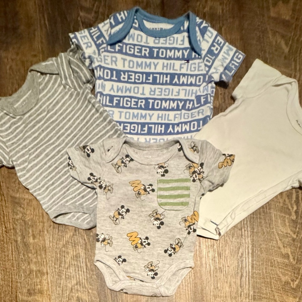 Baby Tommy Hilfiger, Disney Bodysuits Collection 0-3 m